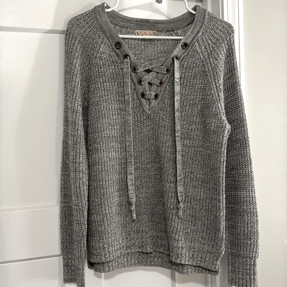 Small Gray love sleeve Knitted Sweater